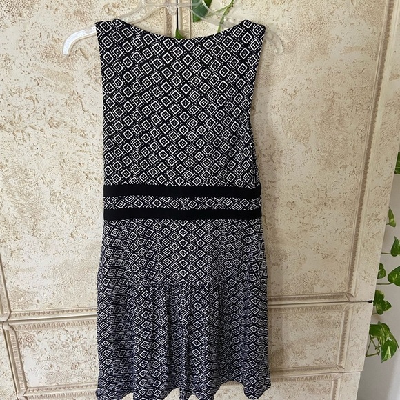 Diane Von Furstenberg black/white sleeveless dress - Picture 9 of 10